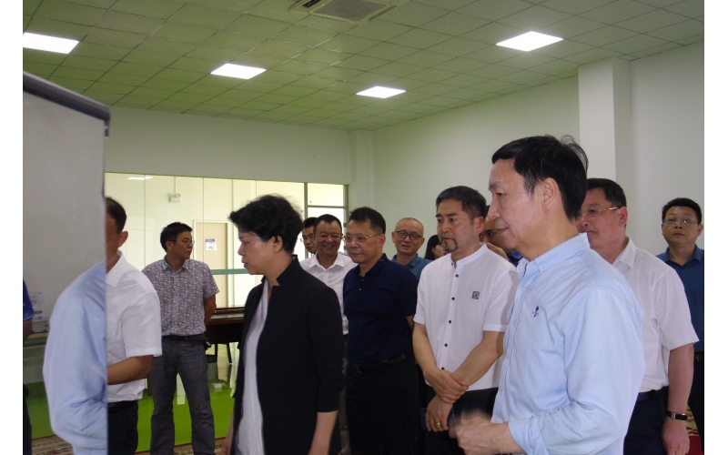 市委副書記、市長張迎春走訪智能制造企業(yè)，來我司調(diào)研，與我司高層領(lǐng)導(dǎo)親切會(huì)面。